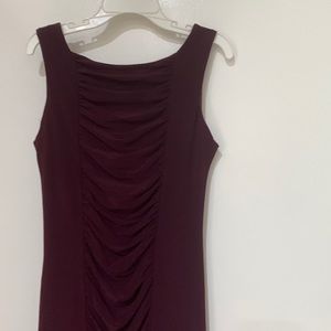 Ruched sleeveless maroon dress